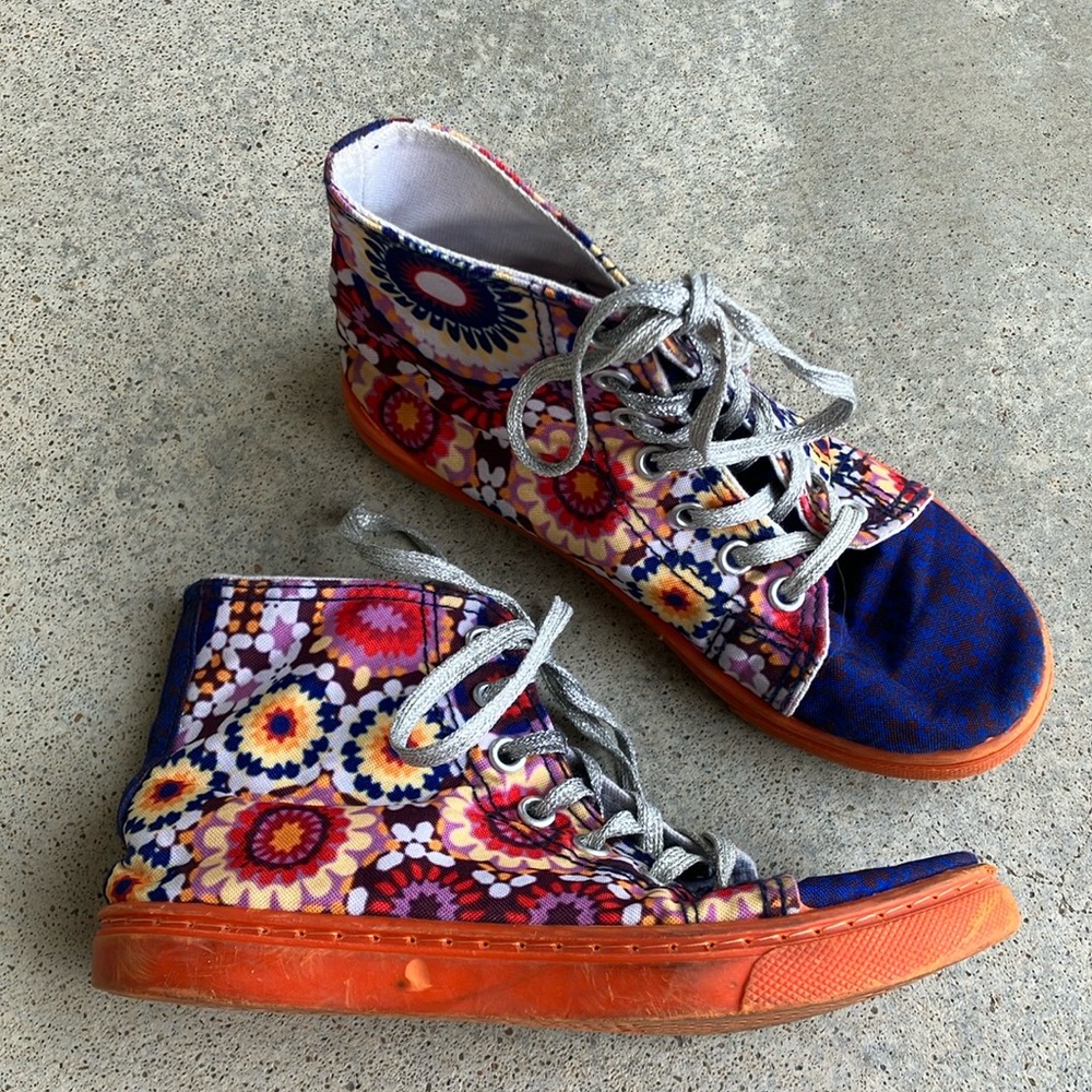 Jelly The Pug Floral Canvas High Top Sneakers, 11.5